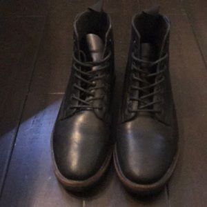 Men’s leather boots